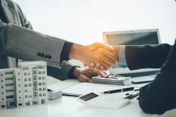 C’est l’histoire d’un bailleur qui veut vendre tout ce qu’il a…