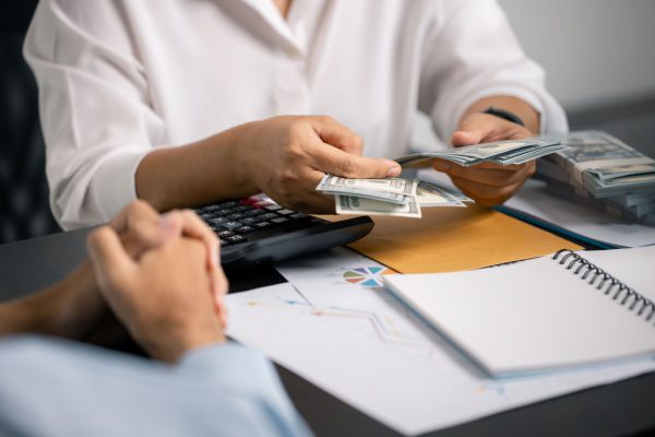 C’est l’histoire d’un employeur qui ne peut pas se contenter du bulletin de paie…