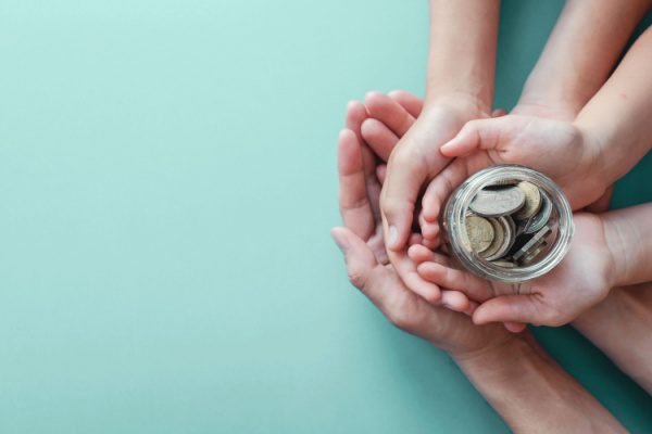 Donner à ses enfants et profiter d’avantages fiscaux : on en sait plus !